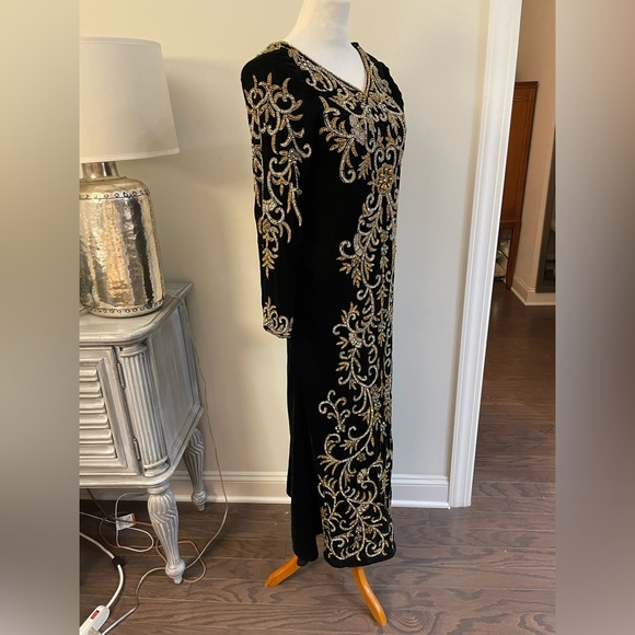 VTG BLACK VELVET BEADED EMBELLISHED GOWN DRESS SIZE SMALL - Picture 11 of 16